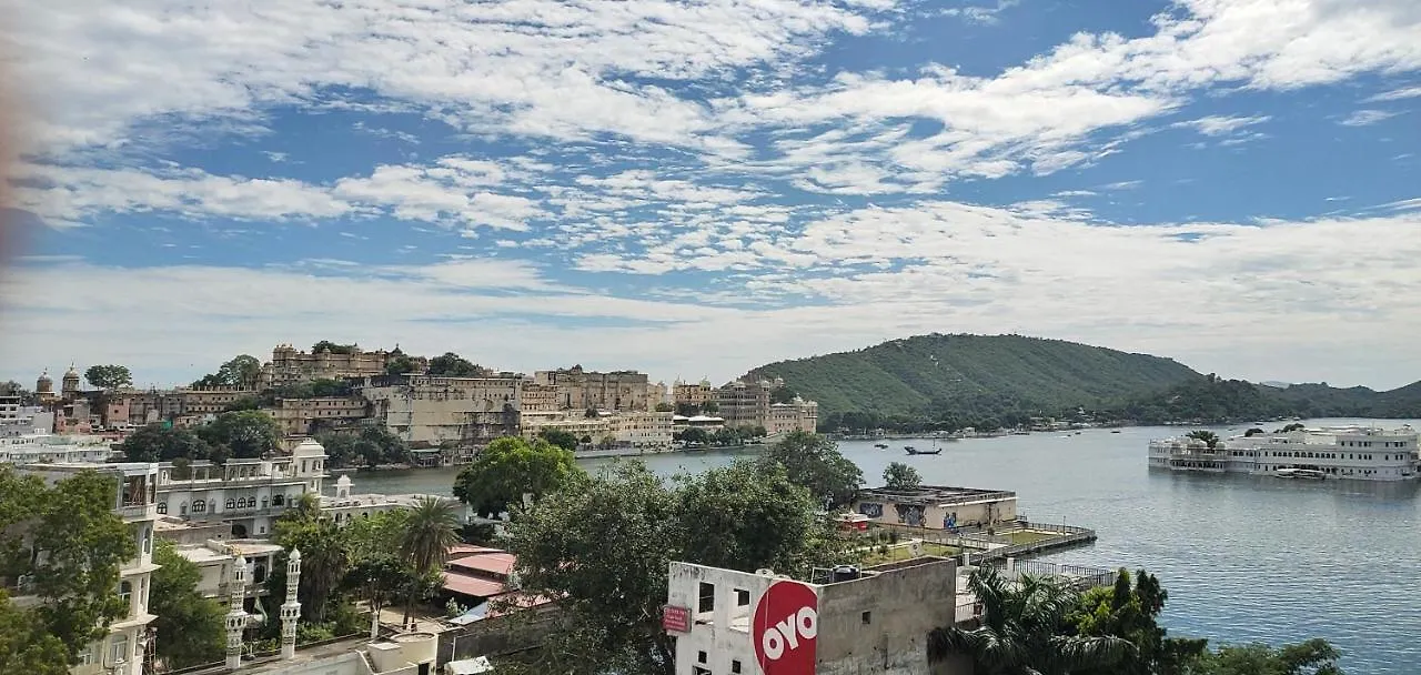 ***  Hotel Lake Star Udaipur India